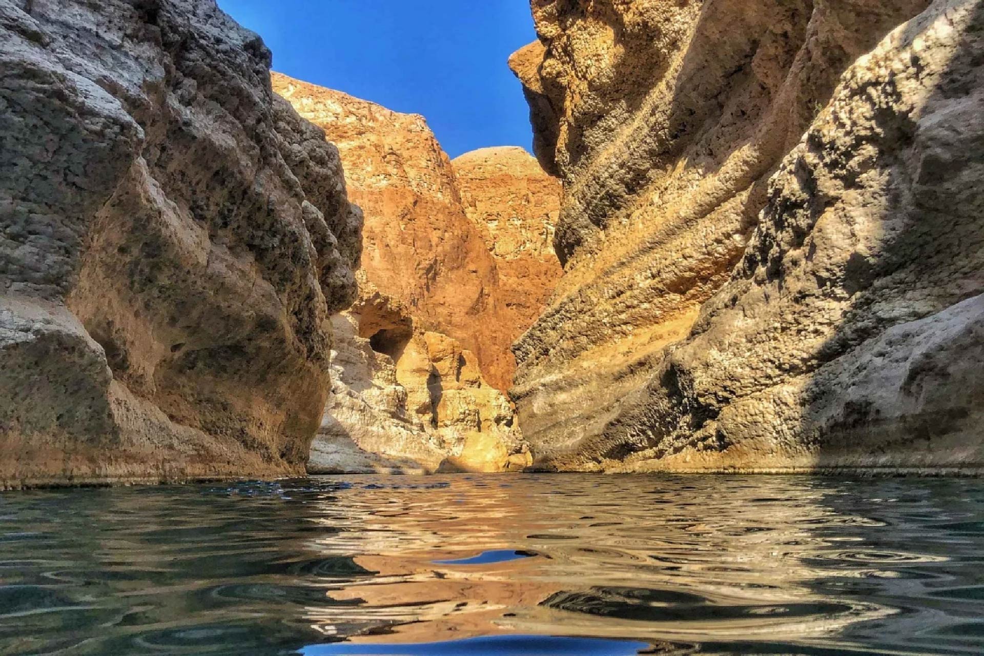 Day Tours From Muscat City (8 am till 6-7 pm) Sink Hole, White Bach &Wadi Shab